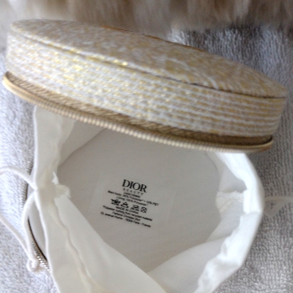 Dior Gold Compact Case - Picture 6 of 16